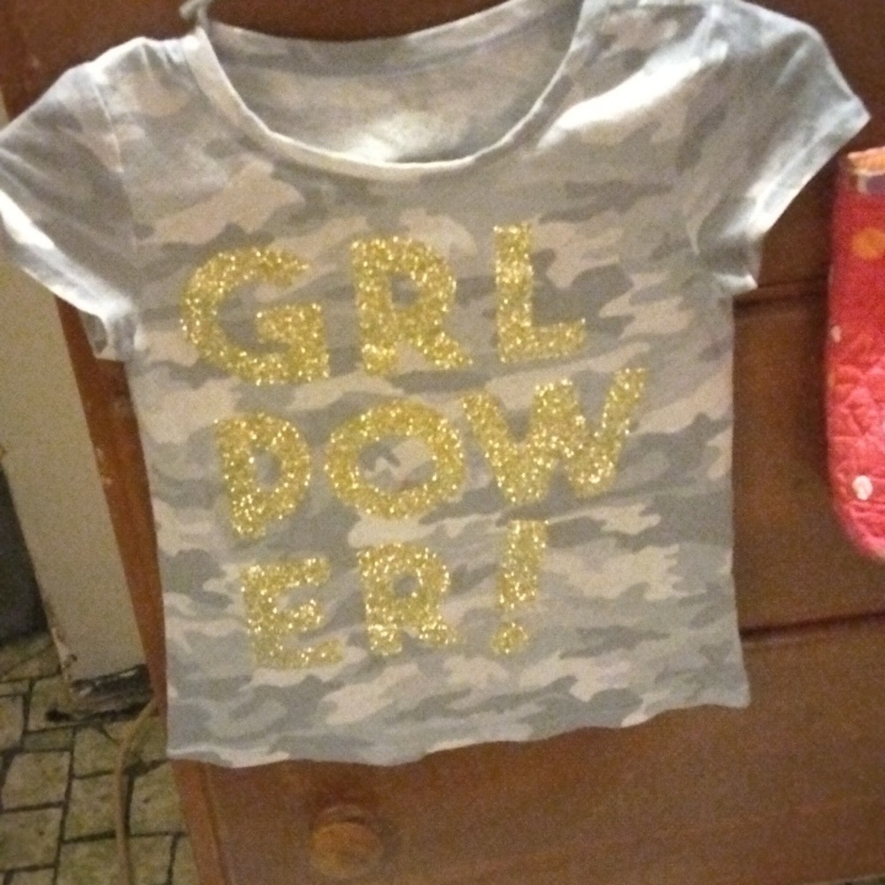 Girls size 7 T-shirt